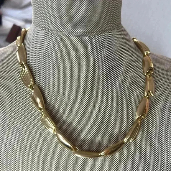 Trifari Jewelry - TRIFARI Gold 2 toned Link Choker NECKLACE